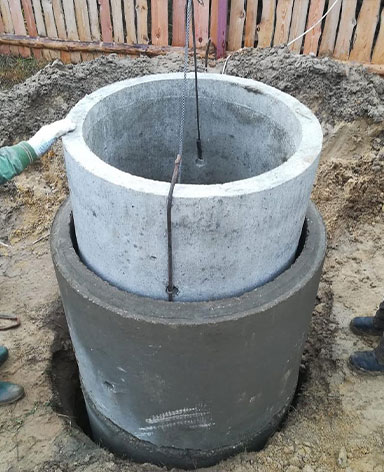 Углубление колодца из бетонных колец