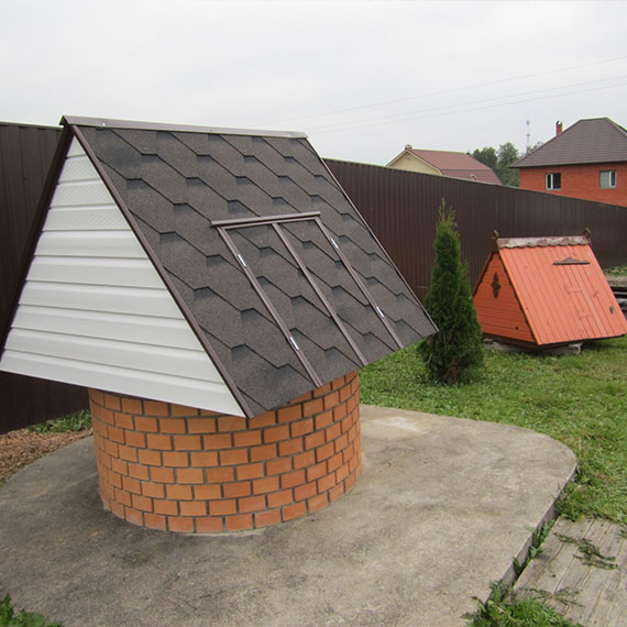 Вариантов домиков для колодца в Ярославской области